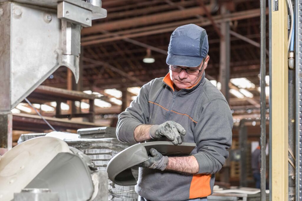 wienerberger-production-02-roof-tile-press-1