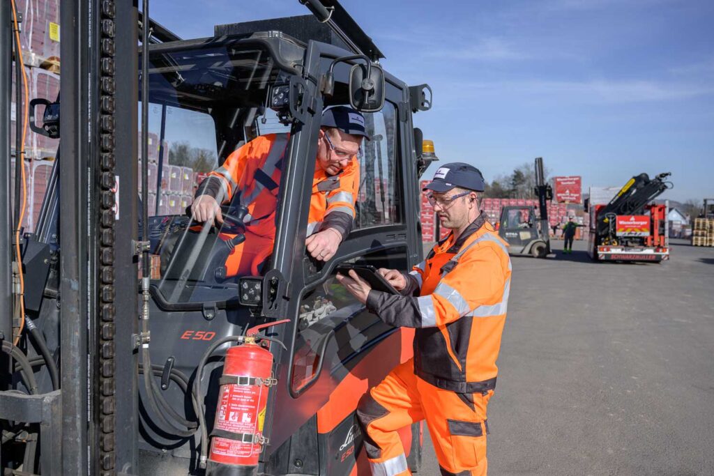 wienerberger-production-04-logistics-forklift-2