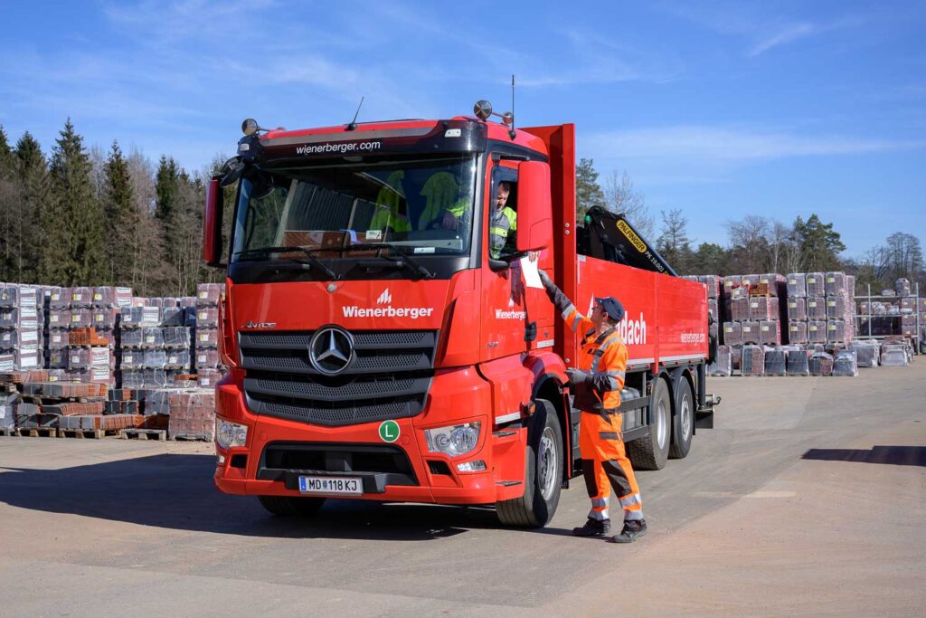 wienerberger-production-04-logistics-truck